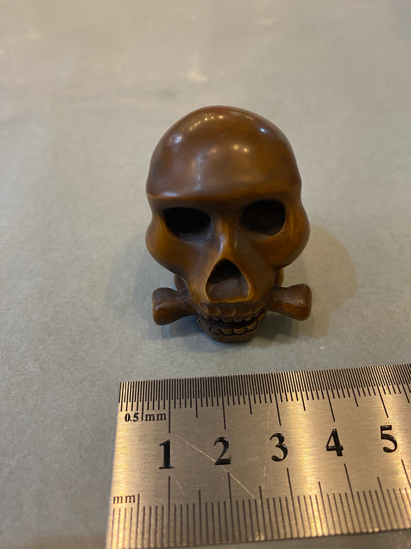 Japanese boxwood netsuke skull