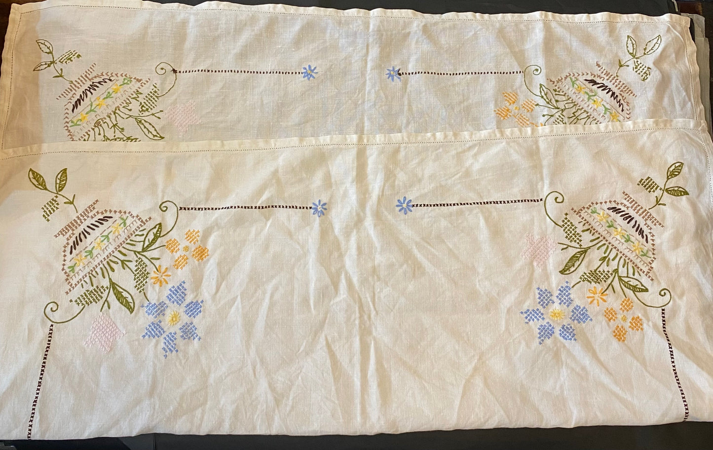 Vintage hand-embroidered linen floral tablecloth 33” x 33”
