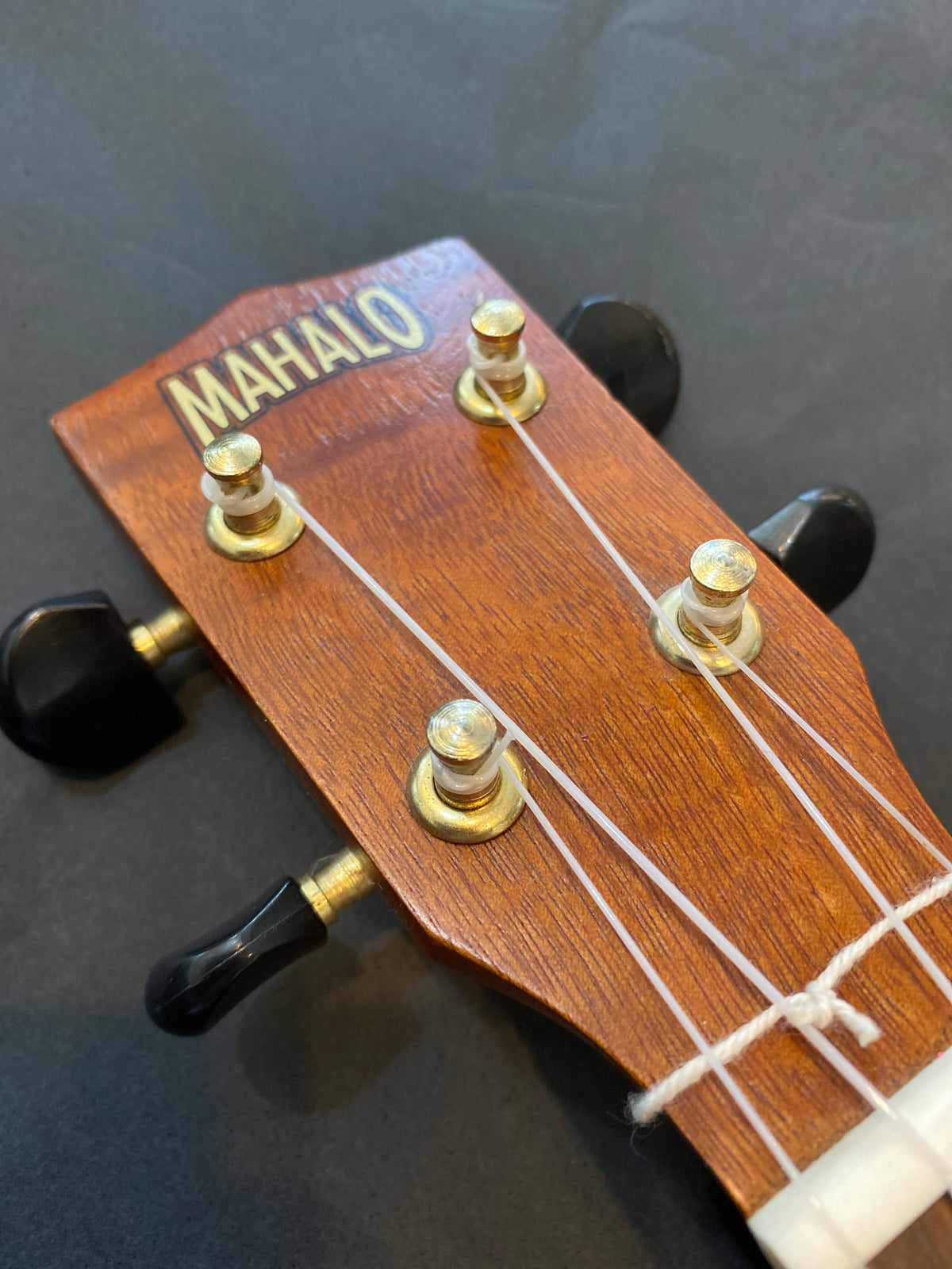 Mahalo Custom Series Solid Mahogany Soprano Ukulele (U/LTD2/G)