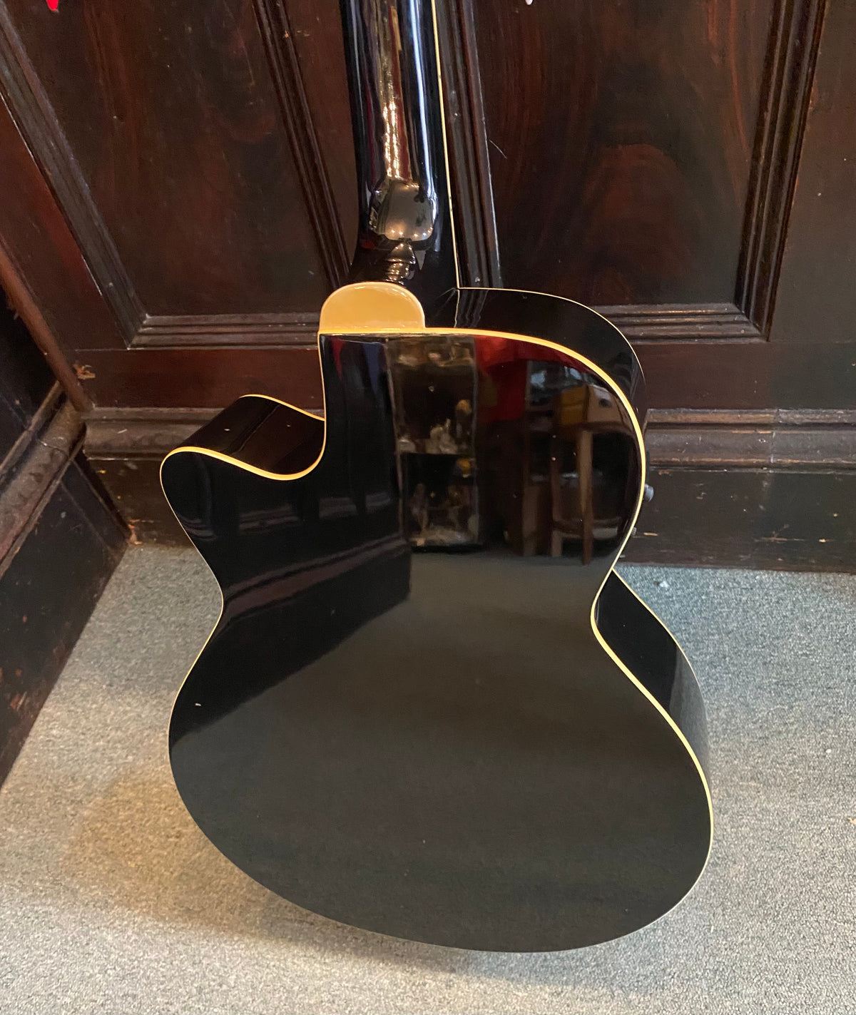 Freshman FA1ABK Electro-acoustic cutaway guitar