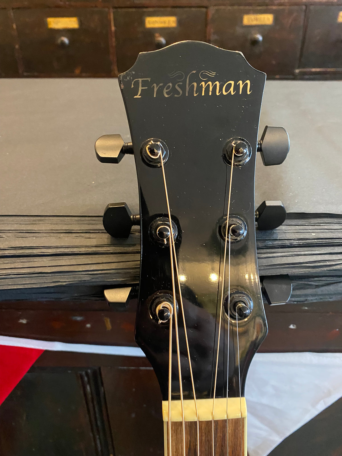 Freshman FA1ABK Electro-acoustic cutaway guitar
