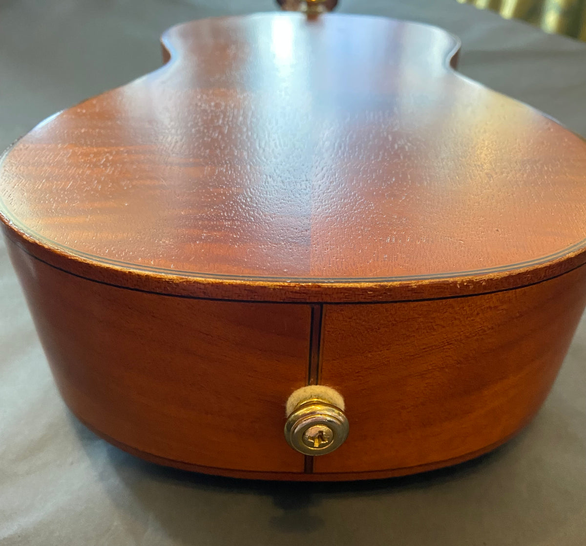 Mahalo Custom Series Solid Mahogany Soprano Ukulele (U/LTD2/G)