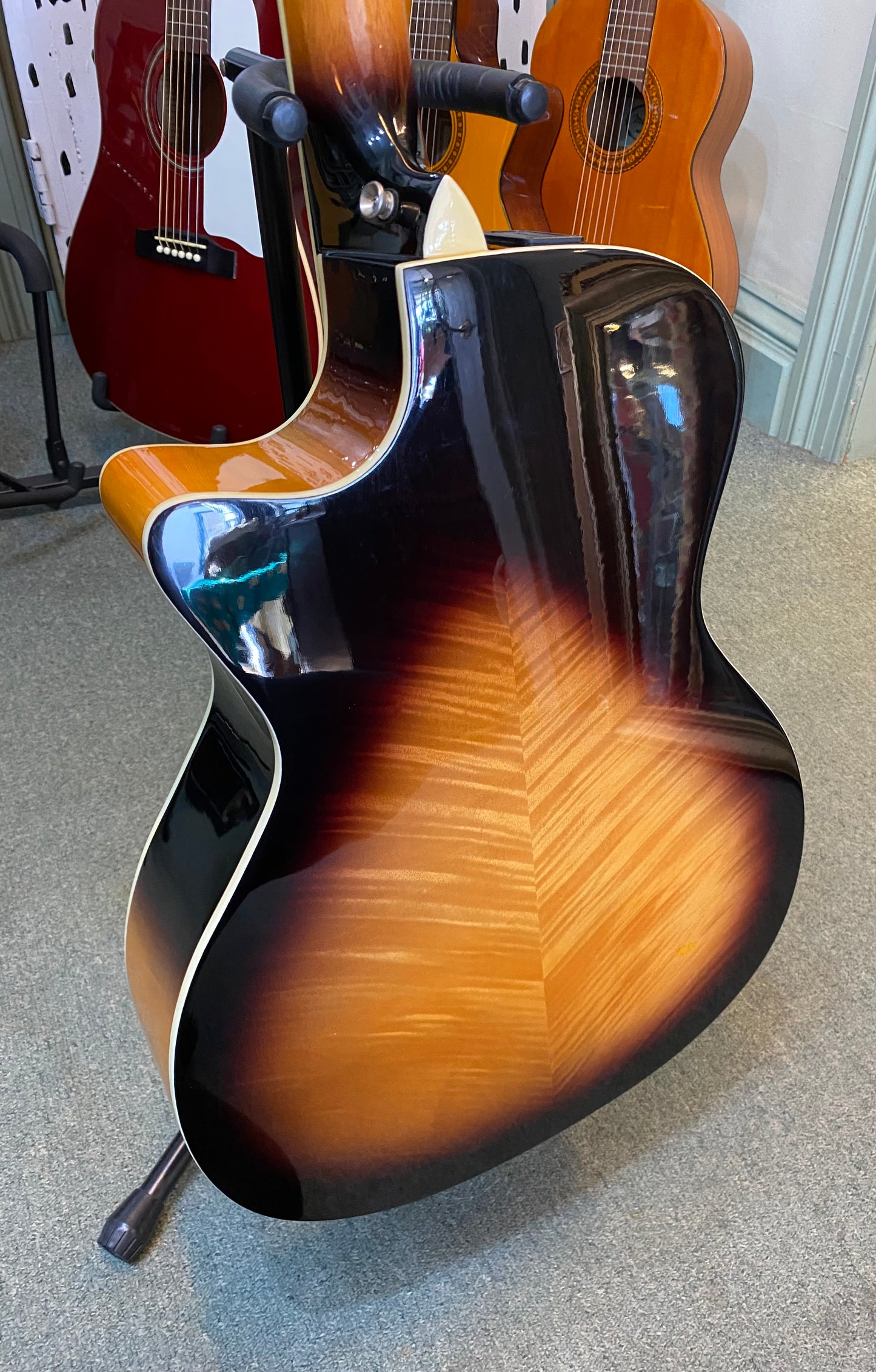 Turner 62CVES Electro/Acoustic Guitar
