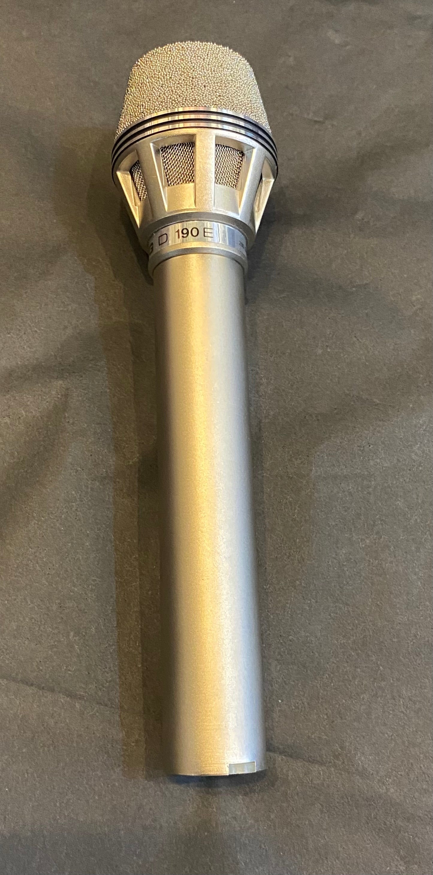 Vintage AKG D190E Cardioid Dynamic Microphone - Excellent Condition with Original Box & Clip