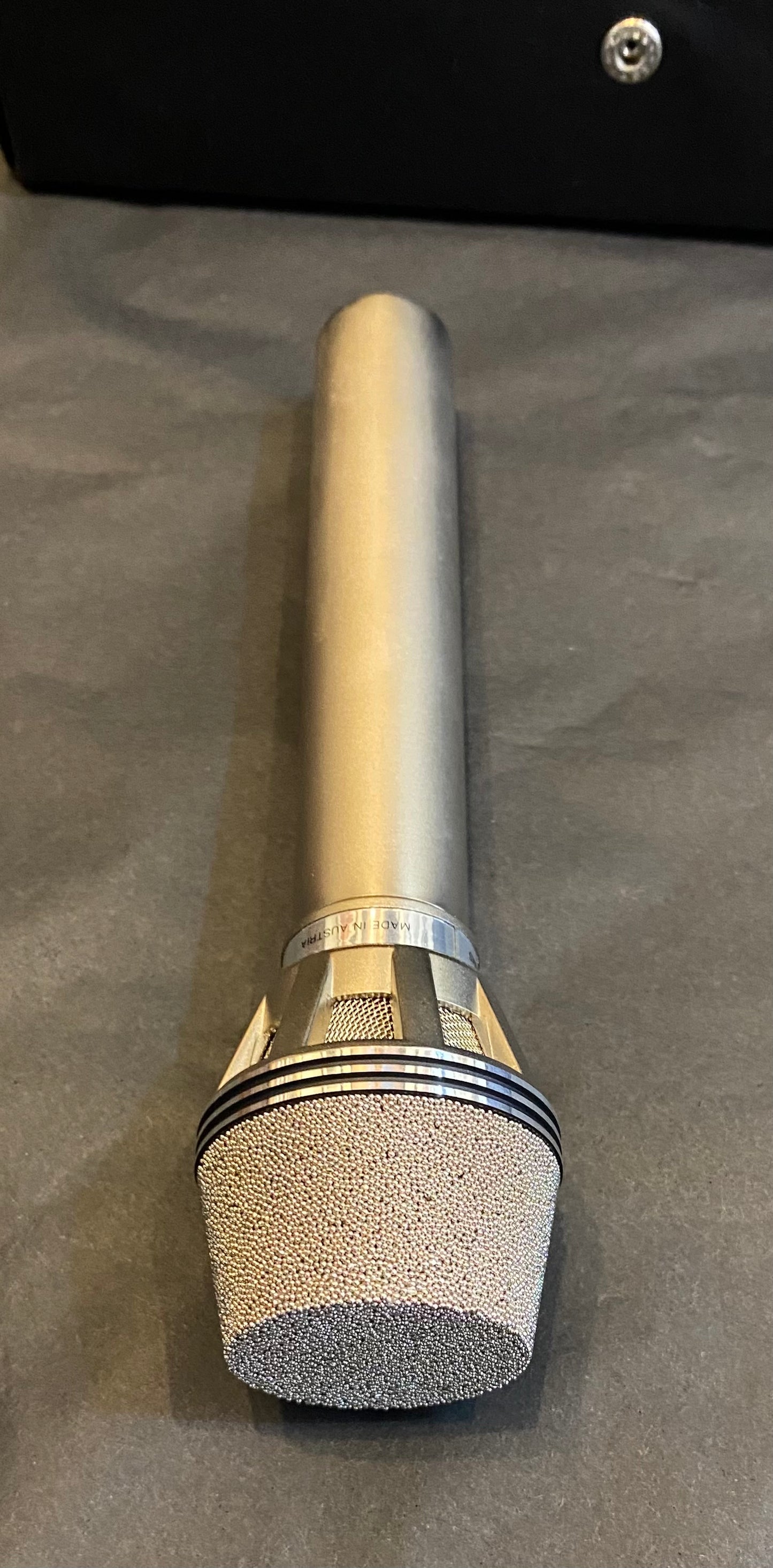 Vintage AKG D190E Cardioid Dynamic Microphone - Excellent Condition with Original Box & Clip