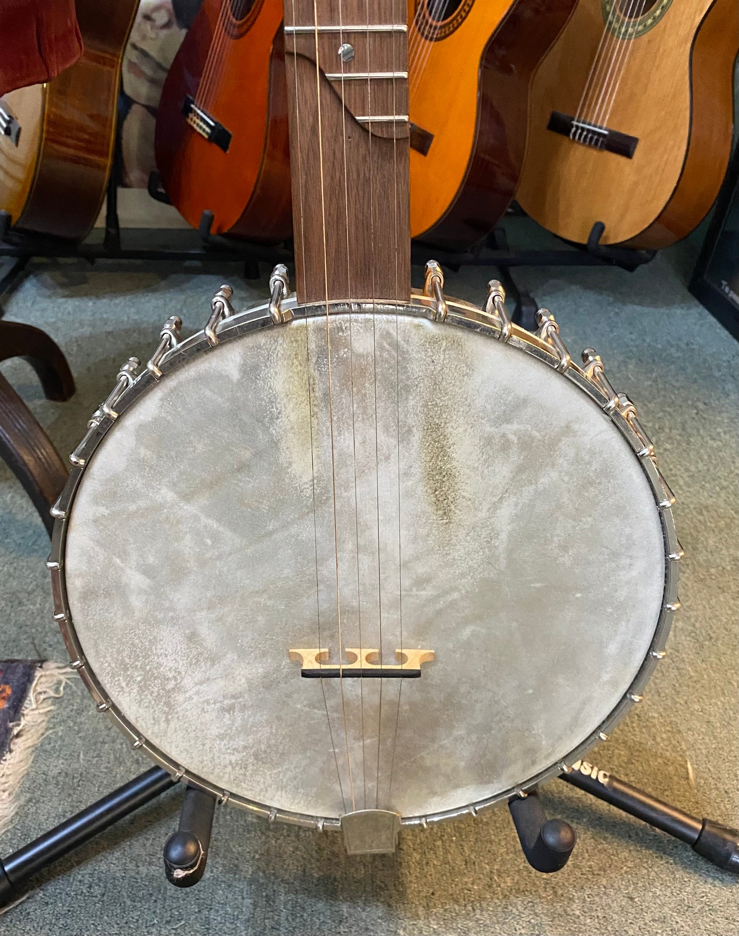 1923 Vega Tubaphone long neck conversion. Pot serial number 59268 dates it to 1923. Pot is 11 7/8” fibraskin head. Scale length is 32 1/4”.