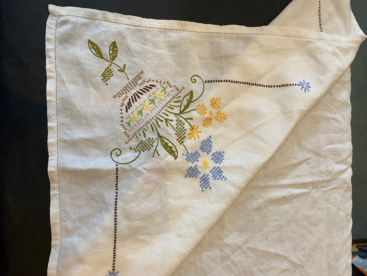 Vintage hand-embroidered linen floral tablecloth 33” x 33”