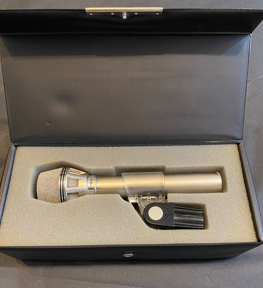 Vintage AKG D190E Cardioid Dynamic Microphone - Excellent Condition with Original Box & Clip
