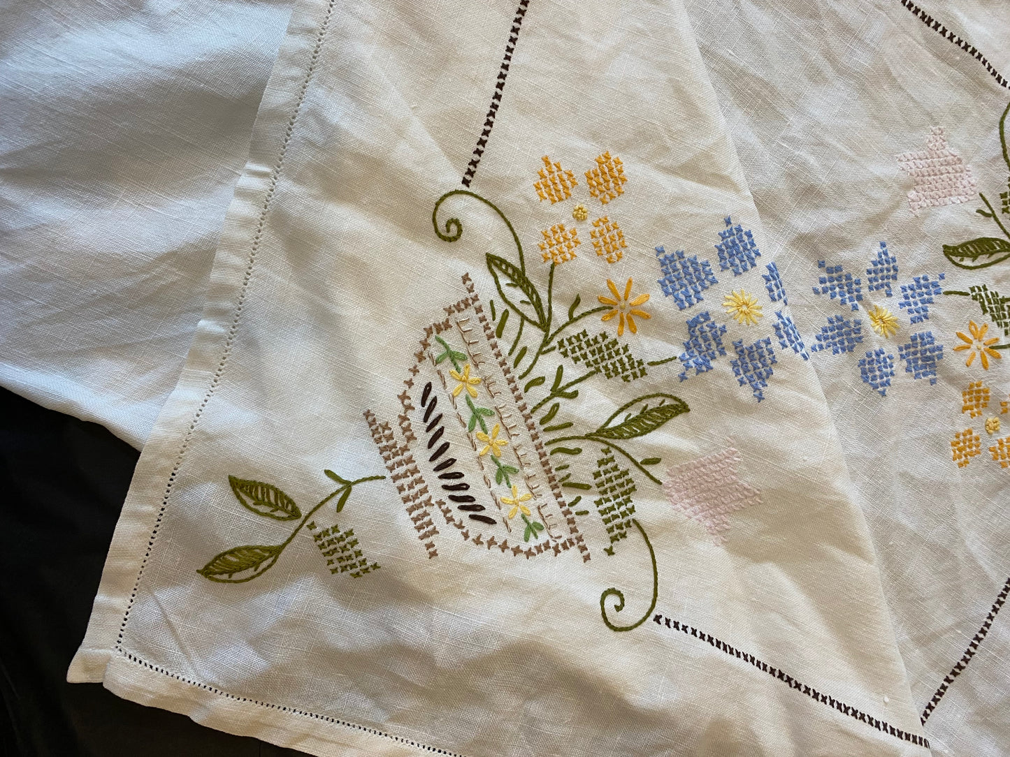 Vintage hand-embroidered linen floral tablecloth 33” x 33”