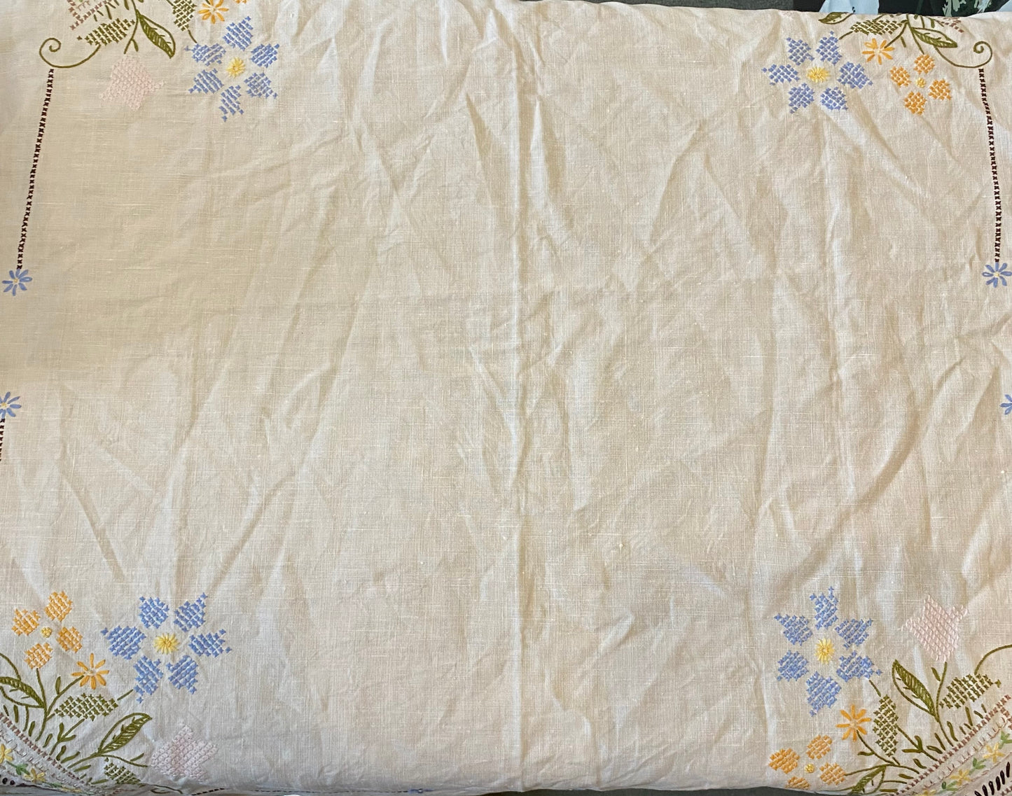 Vintage hand-embroidered linen floral tablecloth 33” x 33”