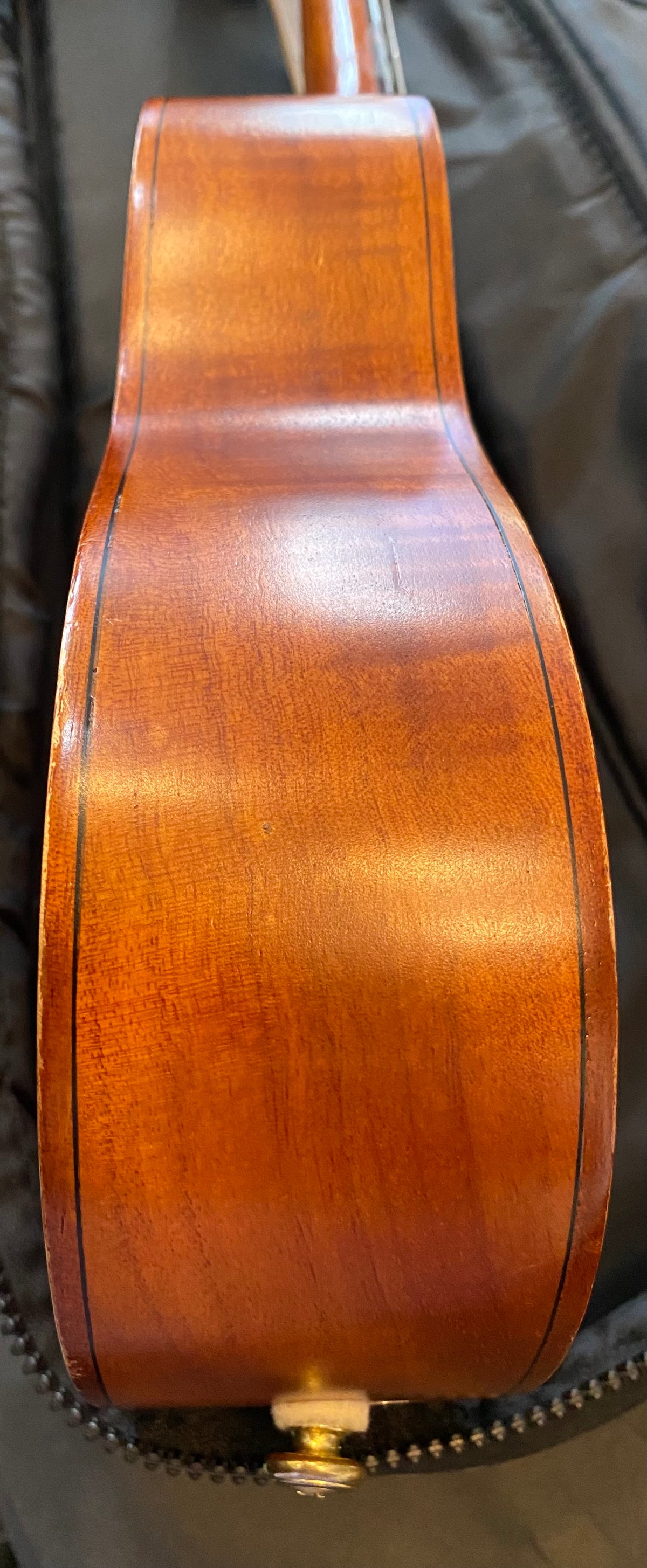 Mahalo Custom Series Solid Mahogany Soprano Ukulele (U/LTD2/G)