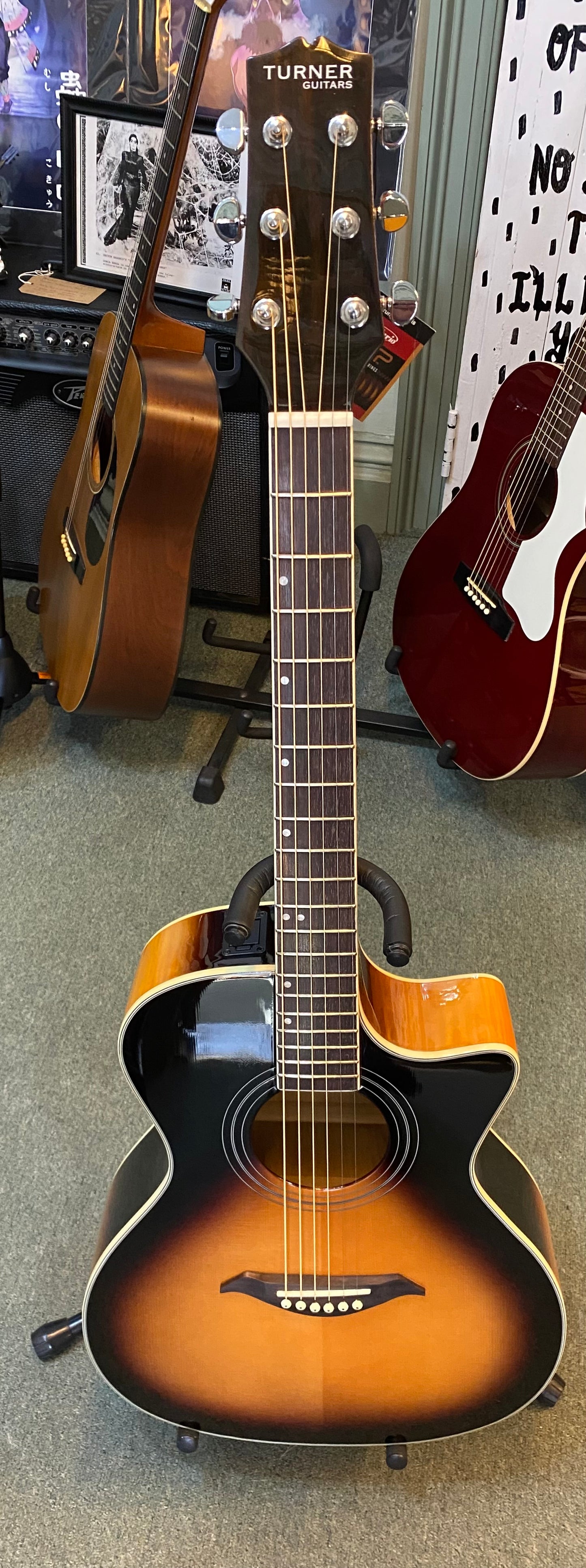 Turner 62CVES Electro/Acoustic Guitar