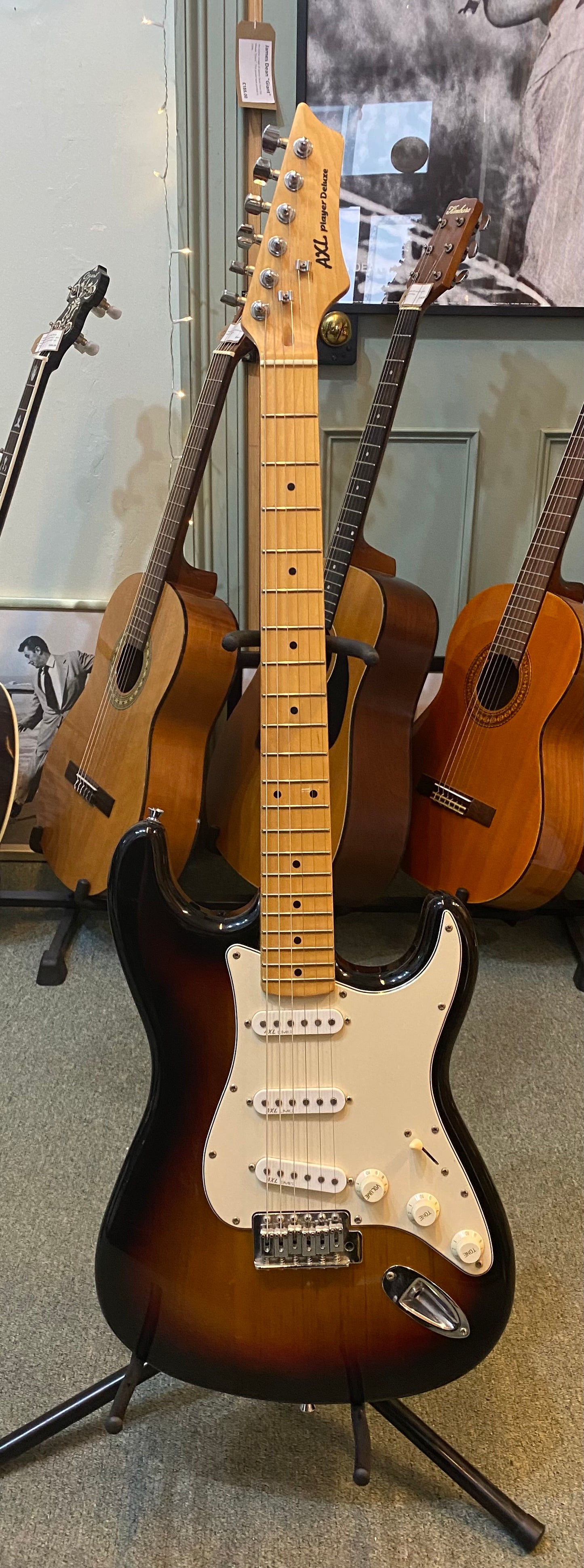 Axl Player Delux Stratocaster Electric Guitar