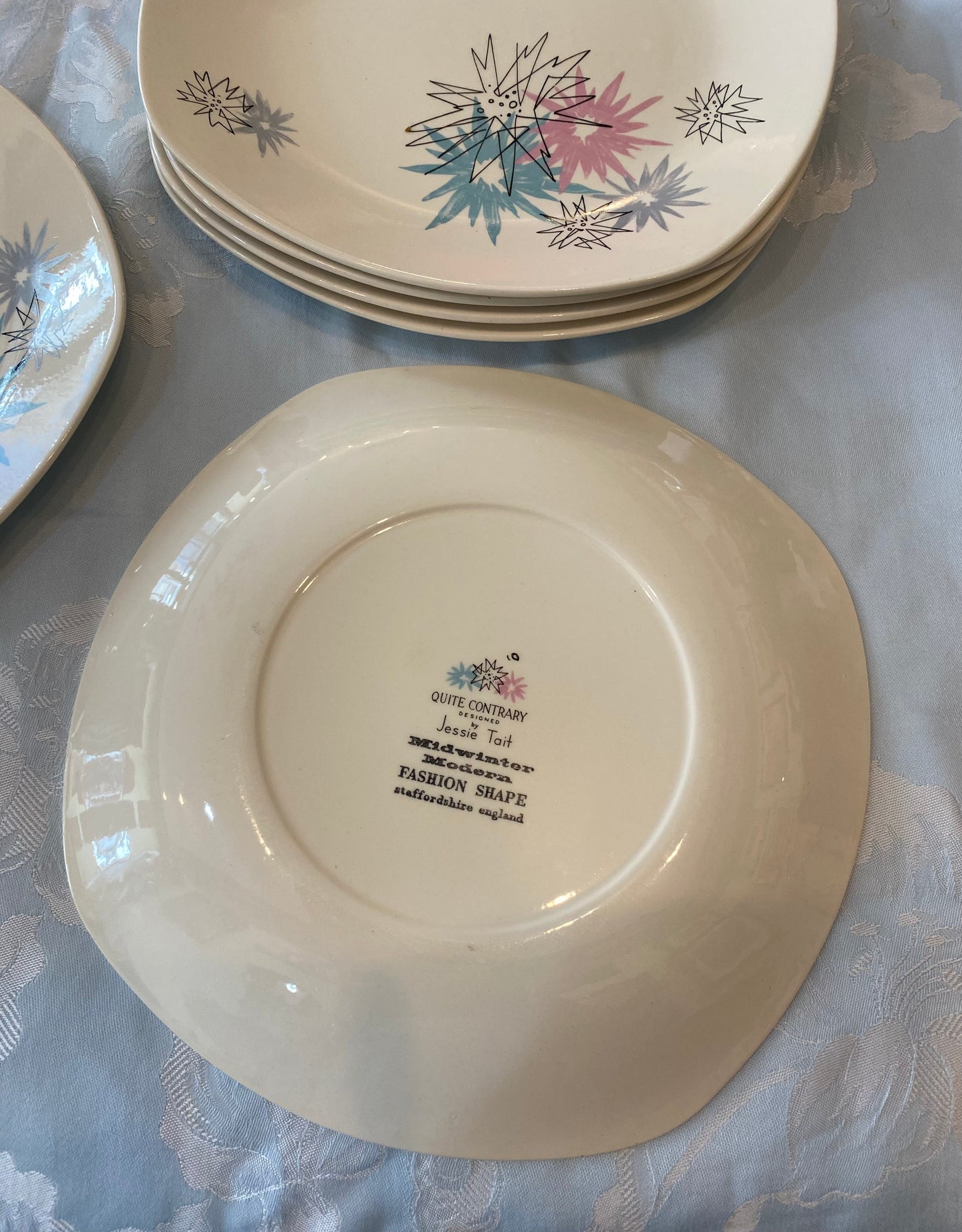 Vintage Midwinter "Quite Contrary" Dinner Plates by Jessie Tait – Set of 6