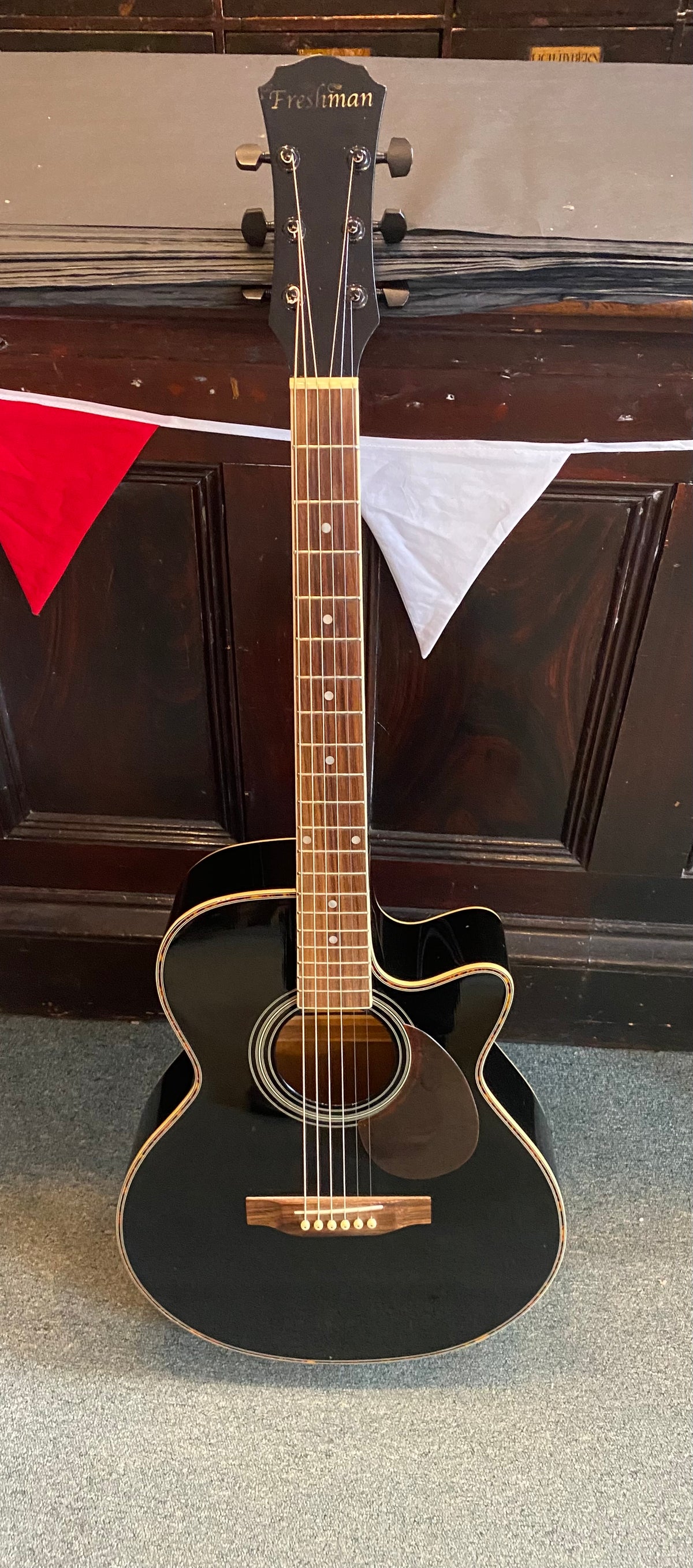 Freshman FA1ABK Electro-acoustic cutaway guitar