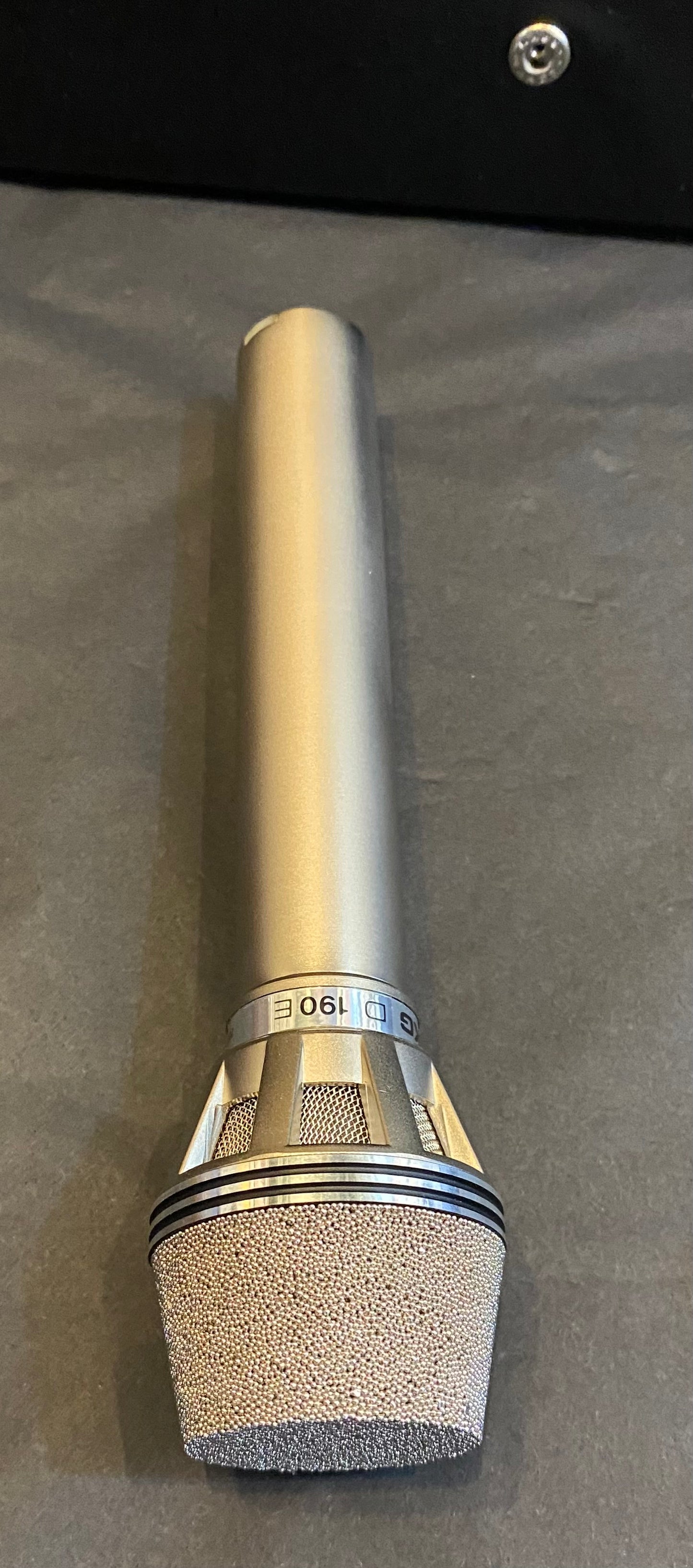 Vintage AKG D190E Cardioid Dynamic Microphone - Excellent Condition with Original Box & Clip
